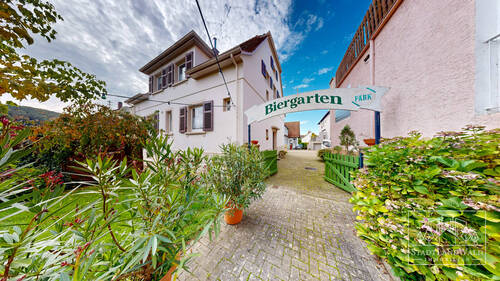 Biergarten Eingang - Mehrfamilienhaus, Wohnhaus zum Kaufen in Lemberg
