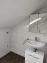 Waschbecken, Spiegelschrank und Unterschrank - 