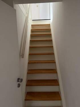 Treppe zur Wohnung - Etagenwohnung mit 48,00 m&sup2; in Bottrop zur Miete