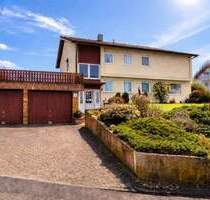 GLOBAL INVEST SINSHEIM | Tolles freistehendes Einfamilienhaus mit Einliegerwohnung und Doppelgarage in Grombach - Bad Rappenau / Grombach