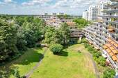120_Blick in den Park der Anlage.jpg - 2 Zimmer Terrassenwohnung zum Kaufen in Frankfurt am Main