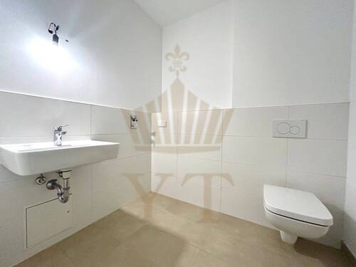 Gäste-WC mit Waschmaschinenanschluss - 