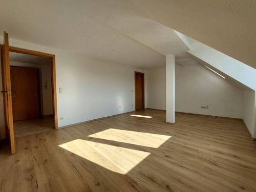 das Wohnzimmer - 3 Zimmer Etagenwohnung zur Miete in Roßwein