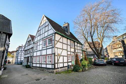 Außenansicht - Seltene Altstadt-Rarität: Denkmalgeschütztes Fachwerkhaus mit Südwest-Terrasse in Hattingen