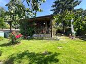 Blick zur Terrasse 1 - Ruhig gelegener Ferienbungalow in Dahmsdorf. Naturnah und fußläufig zum See