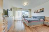 OG großes Schlafzimmer - 