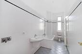 Badezimmer - Etagenwohnung mit 73,20 m² in Berlin zum Kaufen