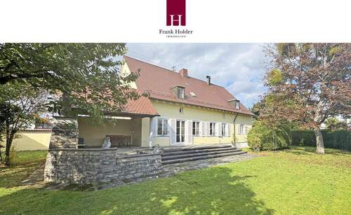 Hausansicht - Charmantes Wohnen mit großem und ebenem Garten