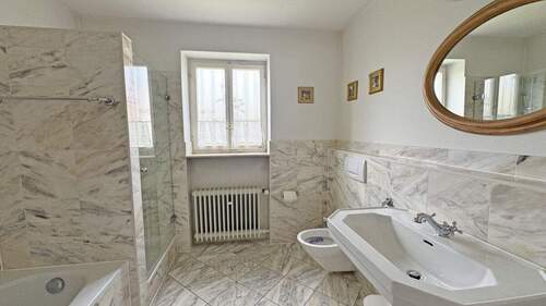 Bad - Einfamilienhaus mit 215,00 m² in Gomaringen zum Kaufen