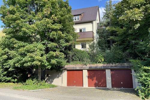 Hausansicht - 2-3 FH mit drei Garagen sowie einem eigenen Weinberg in Stuttgart-Obertürkheim