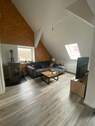 Wohnzimmer mit Pelletofen - HVV Immobilien: Gemütliche Single-Dachgeschoss-Wohnung mit Studio und Pellet-Ofen zu vermieten!