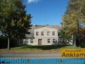 Straßenansicht - Altes Bauernhaus am Stadtrand! Haus, Garage, Scheune und viel Land und Arbeit!