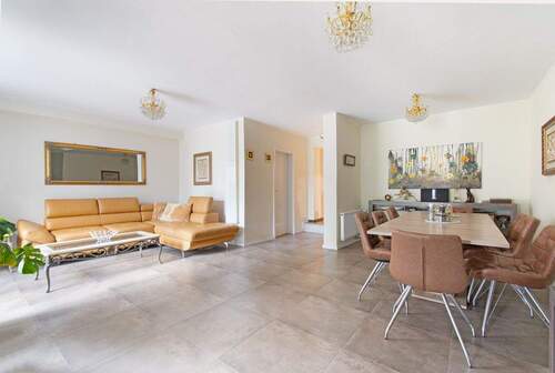 Helles Ess-und Wohnzimmer - 4 Zimmer Reihenmittelhaus in Hamburg