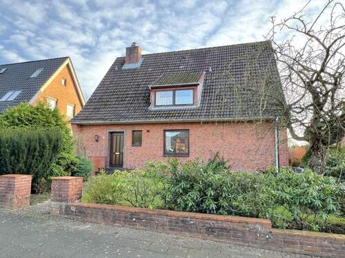 Straßenansicht - Gefunden in Itzehoe: Einfamilienhaus mit Einliegerwohnung