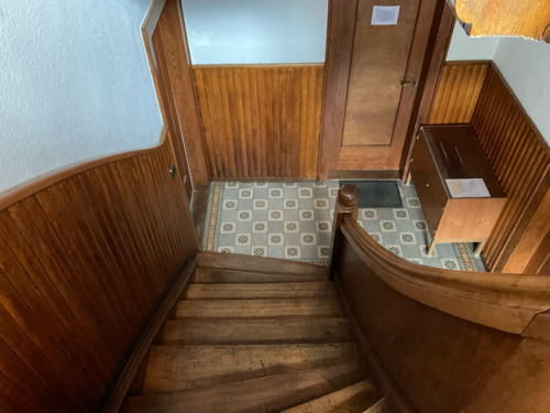 Treppenhaus EG - Mehrfamilienhaus, Wohnhaus mit 220,00 m&sup2; in Straufhain zum Kaufen