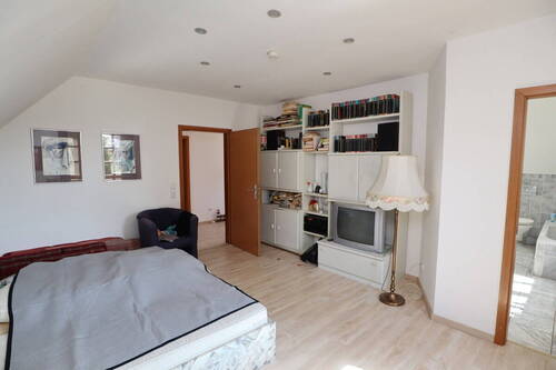 1. Schlafzimmer (2) - 