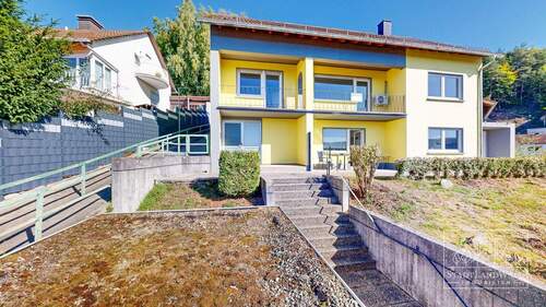 Hausansicht - Treepenaufgang-Terrasse - 