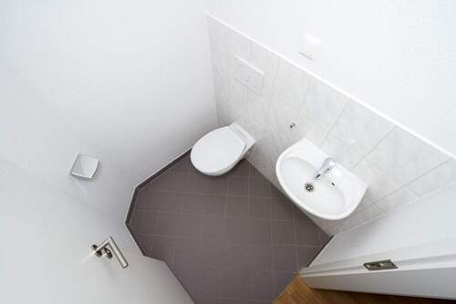 KirschStr116_GaesteWC_002.jpg - 