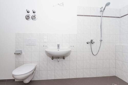 KirschStr116_Bad_002.jpg - Etagenwohnung mit 70,30 m&sup2; in Viernheim zur Miete