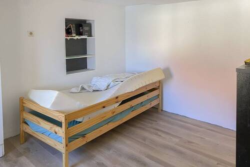 1.OG Schlafzimmer 2 - 