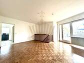 Wohnzimmer - Attraktive 5 Zimmer Wohnung mit Potential 
