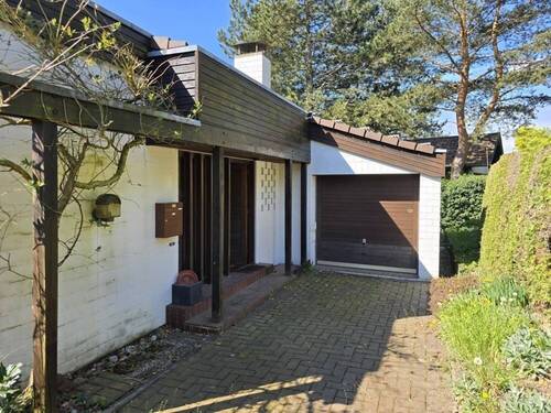 Eingang + Garage - 4 Zimmer Einfamilienhaus zum Kaufen in Brensbach / Wallbach