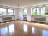 Wohnzimmer Teilansicht - 3 Zimmer Etagenwohnung in München