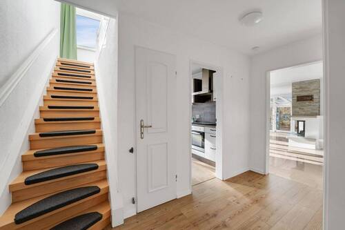 Flur - 7 Zimmer Reihenendhaus in Salzgitter