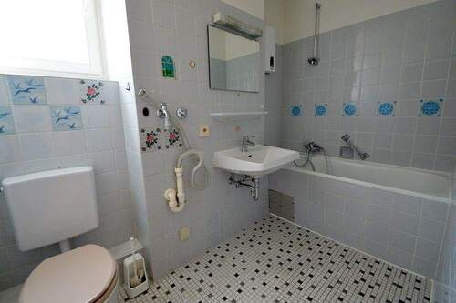 Tageslichtbad mit Badewanne - 