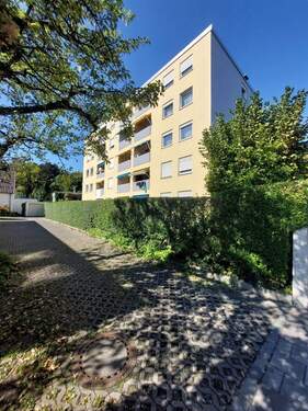 Süd-Ansicht der Wohnanlage - *Ab sofort: Gemütliche 4 Zimmer-Wohnung in guter Stadtlage zu vermieten! (auch WG, Großfamilie oder mit Haustier.... möglich)