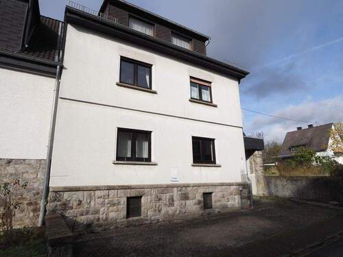 Frontansicht - 7 Zimmer Einfamilienhaus in Marienrachdorf