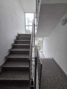 Treppenhaus - Etagenwohnung mit 61,00 m&sup2; in Nürnberg zur Miete
