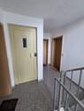 Treppenhaus mit Aufzug - 