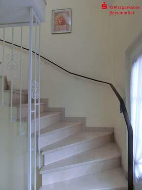 Treppe zur Dachgeschosswohnung - 
