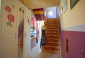 Flur mit Treppenaufgang zum Obergeschoss - 