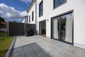 Terrasse in West Ausrichtung - Reihenmittelhaus mit 131,30 m&sup2; in Landshut zum Kaufen