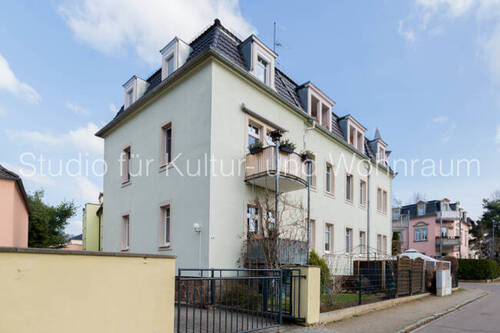Blick von der Strasse - Etagenwohnung mit 88,00 m² in Radebeul zum Kaufen