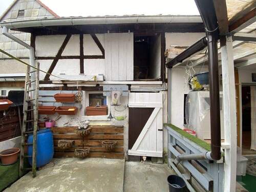 Hof mit Schuppen - 