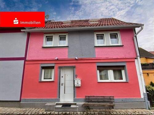 Straßenansicht - ***Für die kleine Familie*** - 65.000,00&nbsp;EUR Kaufpreis, ca.&nbsp; 103,00&nbsp;m&sup2;&nbsp;Wohnfl&auml;che