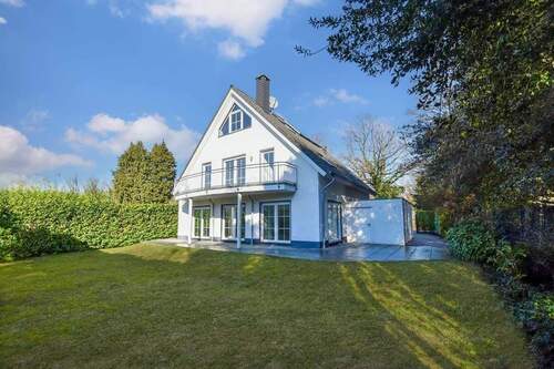 Außenansicht - Ein Zuhause zum Verlieben! Modernes Architektenhaus, Baujahr 2011, ca. 202 m², 7 Zimmer in Hösel