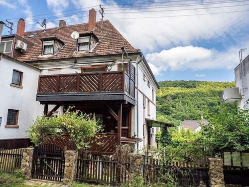 Hinterseite - 9 Zimmer Mehrfamilienhaus, Wohnhaus in Saarbrücken