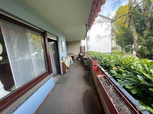 Balkon (Weitwinkelaufnahme) - 
