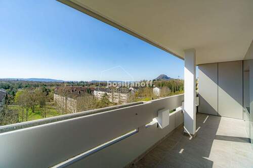 Überdachte Süd-Loggia mit Blick zum Hohentwiel - 3-ZIMMER-WOHNUNG MIT LOGGIA, TG-PLATZ UND SPEKTAKULÄREM WEITBLICK IN SINGEN-NORD
