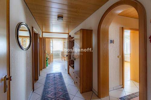 Geräumige Eingangsdiele - 3 Zimmer Etagenwohnung in Singen (Hohentwiel)