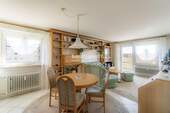 Helles Wohnzimmer mit Zugang zur Loggia - Etagenwohnung mit 87,80 m² in Singen (Hohentwiel) zum Kaufen