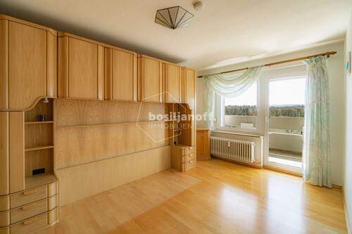 Schlafzimmer mit Zugang zur Loggia - 
