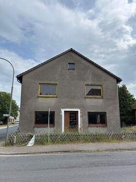 Straßenansicht - 1 Zimmer Mehrfamilienhaus, Wohnhaus zum Kaufen in Hagenburg