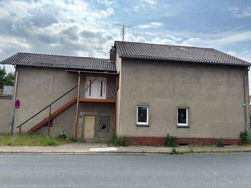 Ansicht von Seitenstraße - Mehrfamilienhaus, Wohnhaus mit 280,00 m&sup2; in Hagenburg zum Kaufen
