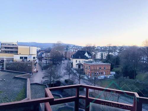 Ausblick vom Balkon - Mitten drin - Großzügige 2-Zimmer Wohnung im Herzen Hemers, vermietet, mit Entwicklungspotential
