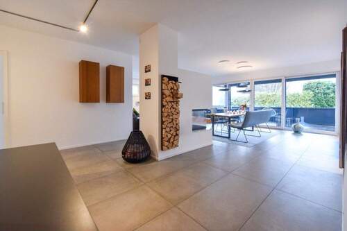 Kamin und Essbereich - 5 Zimmer Etagenwohnung in Essen